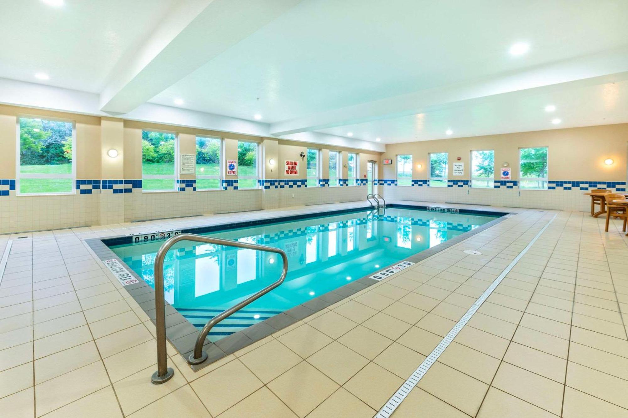Comfort Inn & Suites Kincardine Exteriör bild